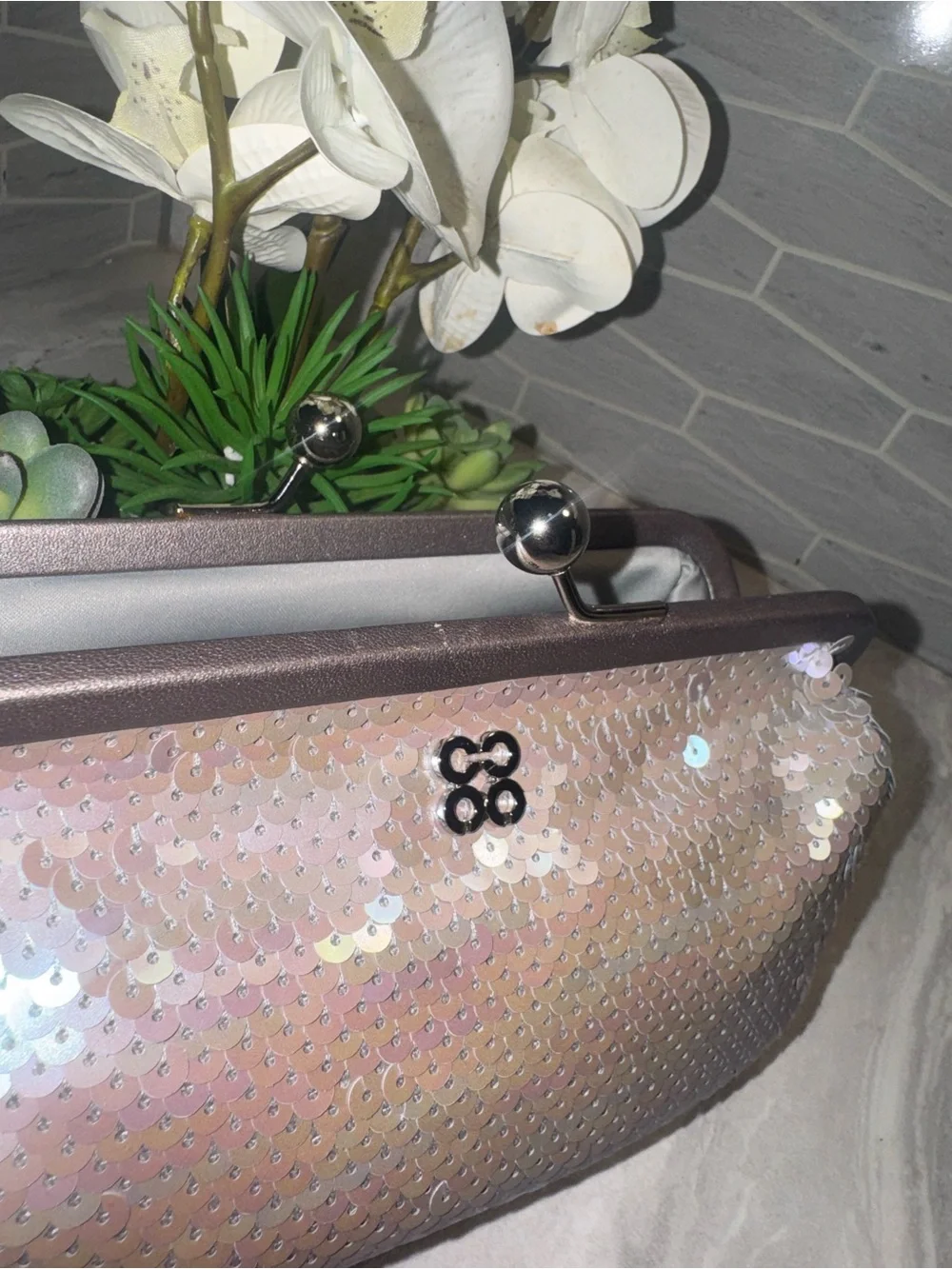Like NEW Coach KISS LOCK Sequined Metallic Light Tones Wristlet Clutch FitsPhone